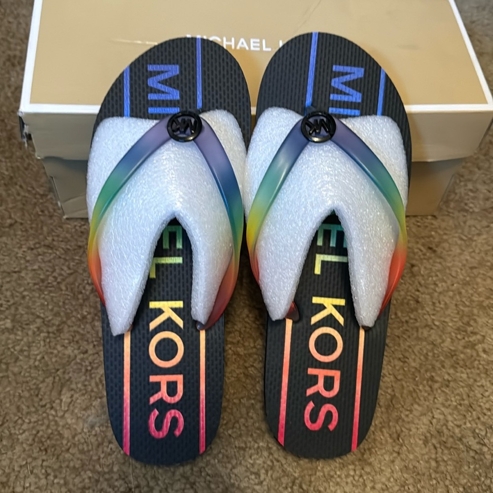 Michael kors flip flops